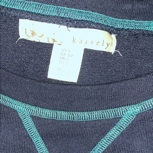 Kaisley size small sweatshirt with knit sides - Picture 8 of 8